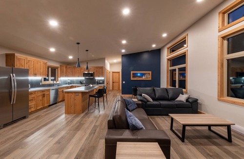 Golden Ski Chalet | Red Fox Lodge, 2 bedroom, 2 bathroom with Hot Tub