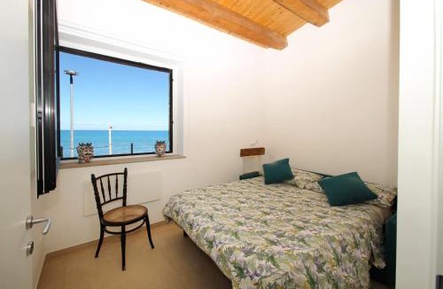 Marina di Caronia House | Relais Villa Giovanna - by the sea with garden