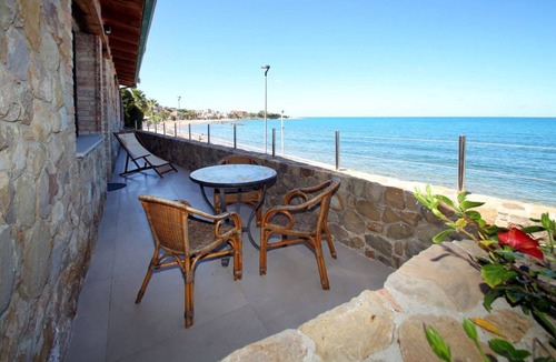 Marina di Caronia Cottage | Relais Villa Giovanna -on the sea with garden