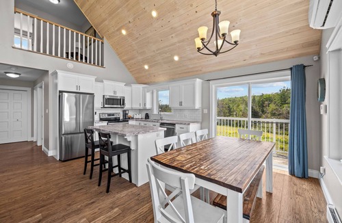 Stanley Bridge House | Relaxing Island Getaway Near Golf Beaches and Dining