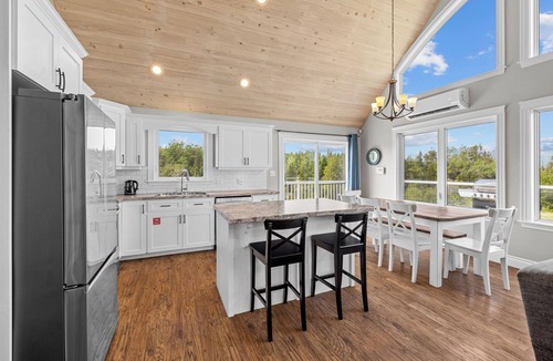 Stanley Bridge House | Relaxing Island Getaway Near Golf Beaches and Dining