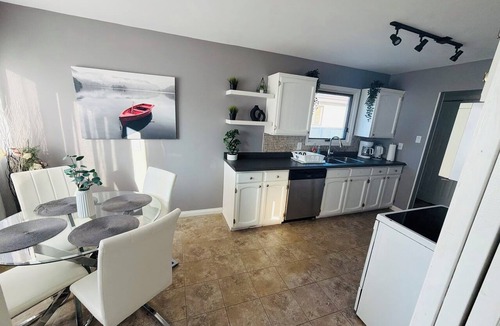 Winnipeg House | RelaxInn Home