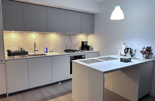 Metrotown Condo | Relocation Special/Monthly stay-New condo at Metrotown