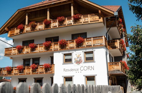 San Vigilio Apartment | Residence Corn - Standard Apartment 14 with Mountain View, Jacuzzi, Wi-Fi & Balcony