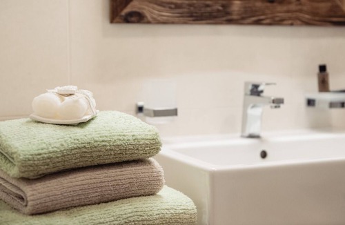 San Vigilio Apartment | Residence Corn - Standard Apartment 12 with Mountain View, Jacuzzi, Wi-Fi & Balcony