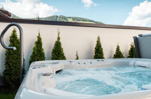 San Vigilio Apartment | Residence Corn - Standard Apartment 12 with Mountain View, Jacuzzi, Wi-Fi & Balcony