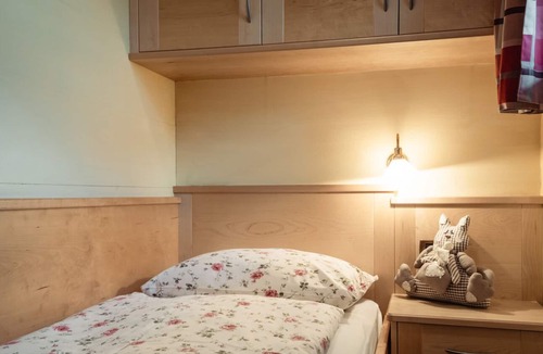San Vigilio Apartment | Residence Corn - Standard Apartment 9 with Mountain View, Jacuzzi, Wi-Fi & Balcony