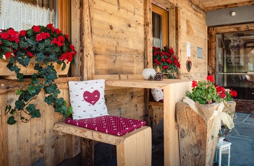 San Vigilio Apartment | Residence Corn - Standard Apartment 6 with Mountain View, Jacuzzi, Wi-Fi & Balcony