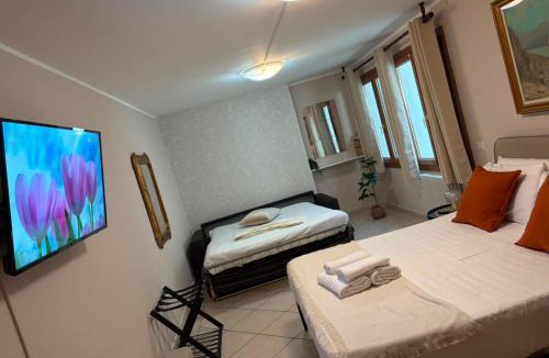 Cannobio Apartment | Residence Villa Margherita WITH POOL & HYDROMASSAGE
