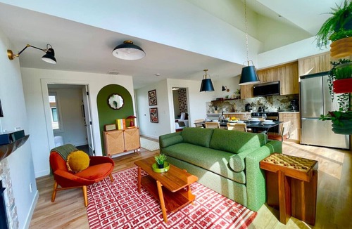 Town Centre Condo | RETRORIDGE - DOWNTOWN - ROOFTOP HOT TUB
