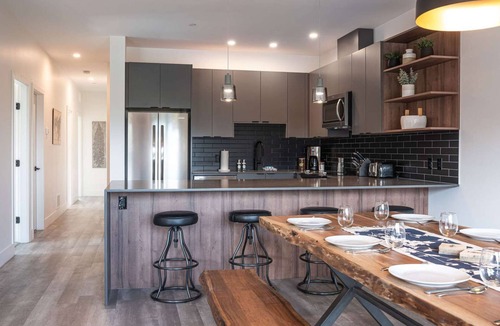 Revelstoke Condo | Revelstoke- Condo with Hot Tub-Stoke House