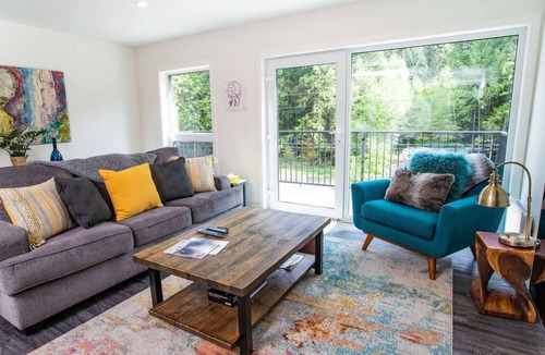 Revelstoke Condo | Revelstoke - L'Austin Rêve-Private Hot Tub- 2 minutes to Revelstoke Mountain resort