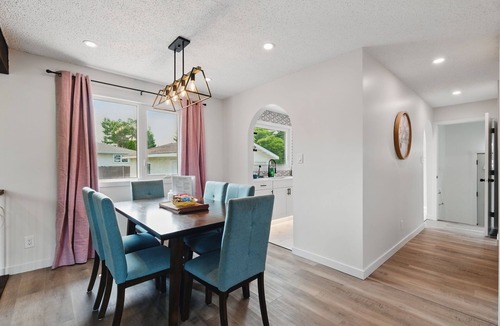 Southwest Edmonton House | Rideau -Cozy & Bright Vintage Home Ideal Location