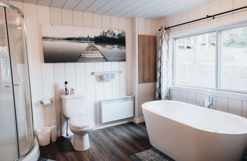 Frampton Ski Chalet | River & Miller Zoo | Louna-Nuage Shack