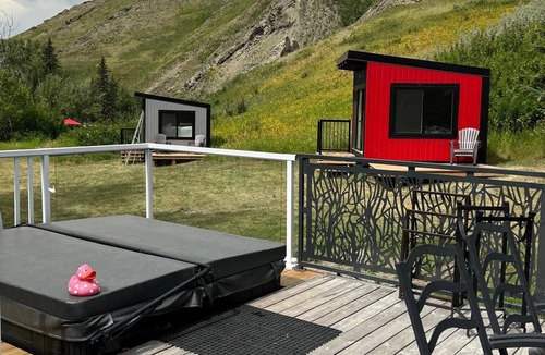 Turner Valley House | River Rock Retreat - Family & Groups - Southern Alberta, Turner Valley, Alberta