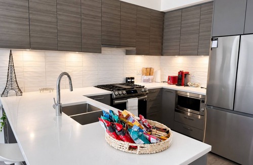 Queensborough House | Riverfront retreat w/private rooftop deck