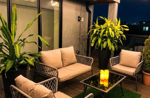 Queensborough House | Riverfront retreat w/private rooftop deck