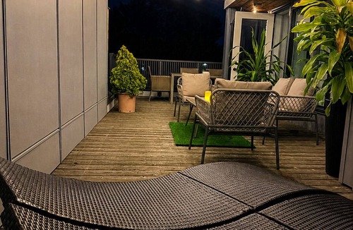 Queensborough House | Riverfront retreat w/private rooftop deck
