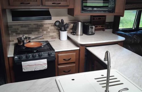 Mavillette House | Riverside Camper in Mavillette - Cozy and Modern