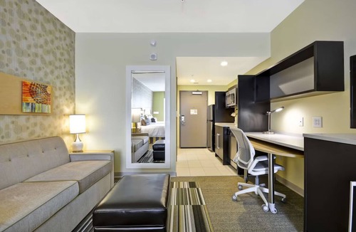 Rock Hill Hotel | Rock Hill Haven | Kitchen & Pool | Near Carowinds Amusement Park | Family Fun