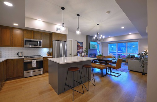 Dead Man's Flats Condo | ☀️Rocky Mountain View Retreat |Hot Tub & Pool ☀️