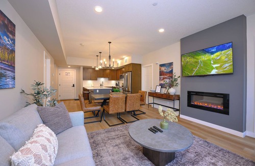 Dead Man's Flats Condo | ☀️Rocky Mountain View Retreat |Hot Tub & Pool ☀️