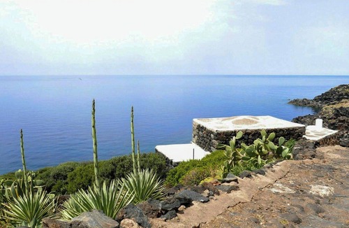 Pantelleria House | Romantic house steps from the sea in Pantelleria