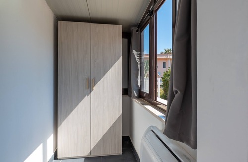 Torre Colonna-sperone Apartment | Room 'Altavilla 1' with Shared Garden and Air Conditioning