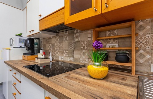 Bronte Apartment | Room 'Annunziata - Pistacchio Bronte' with Balcony, Wi-Fi and Air Conditioning