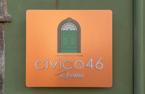 Santa Maria di Licodia Apartment | Room 'Civico 46 - Green' with Shared Terrace, Wi-Fi and Air Conditioning