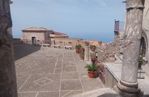 San Marco d'Alunzio Apartment | Room 'Dello Acatapano' with Balcony
