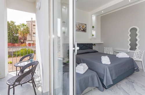 Monte Po-Nesima-San Leone-Rapisardi Apartment | Room 'Dolce Relax - Comfort' with Balcony, Wi-Fi and Air Conditioning