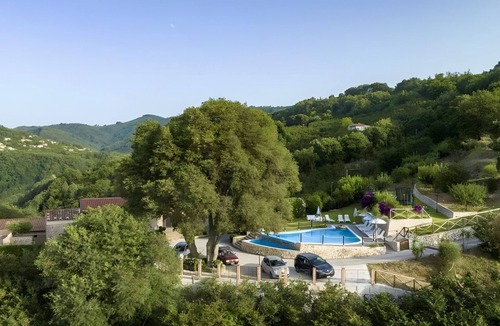 Sant'Angelo di Brolo Apartment | Room 'Luna' with Mountain View, Wi-Fi and Air Conditioning