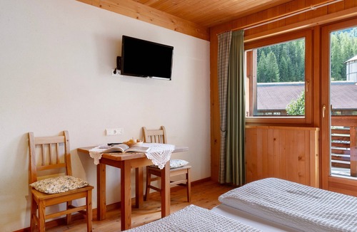 Rio Bianco Apartment | Room 'Naturidyll Mitterbach 3' with Mountain View, Shared Garden and Wi-Fi
