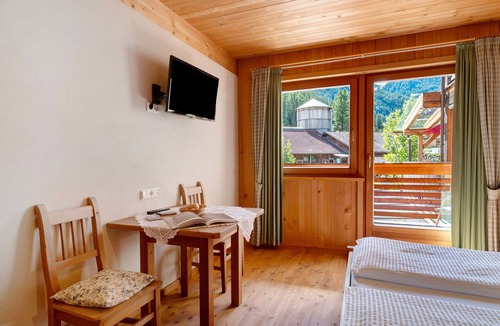 Rio Bianco Apartment | Room 'Naturidyll Mitterbach 3' with Mountain View, Shared Garden and Wi-Fi