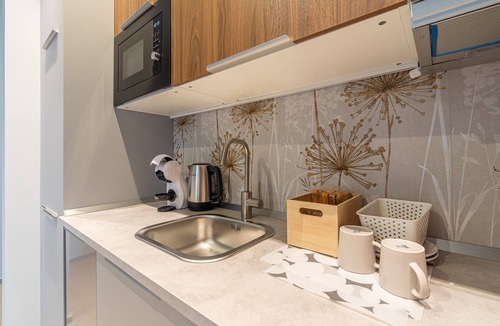 Viagrande Apartment | Room 'Rosa' with Mountain View, Shared Terrace and Air Conditioning