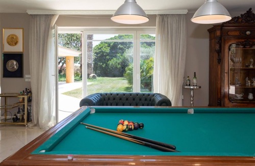 Marsala Apartment | Room 'The Suite' with Sea View, Shared Pool and Wi-Fi