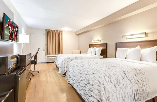 Charleston Hotel | Room with Easy Access to Waterfront Walks & Family Adventures