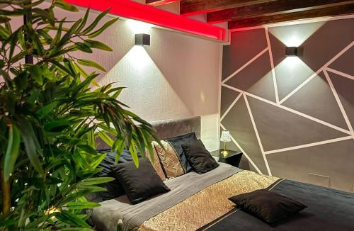 Monte di Pieta Apartment | Rouge Romantic Jacuzzi Suite Palermo Centro