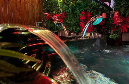 Monte di Pieta Apartment | Rouge Romantic Jacuzzi Suite Palermo Centro