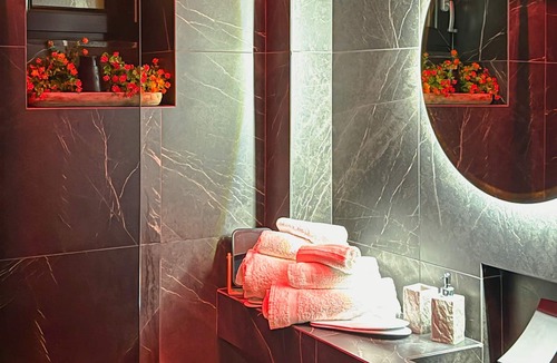 Monte di Pieta Apartment | Rouge Suite - Jacuzzi in Palermo Center