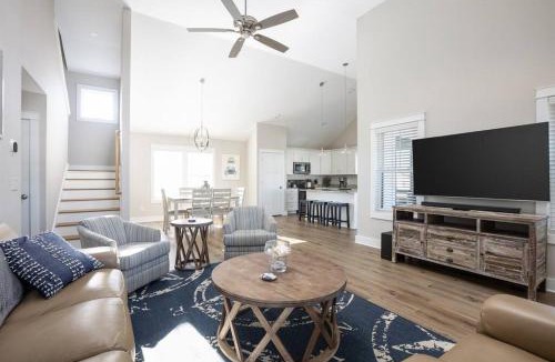 South Nags Head House | Rum-DCA 600 ft to Beach with Hot Tub and Backyard