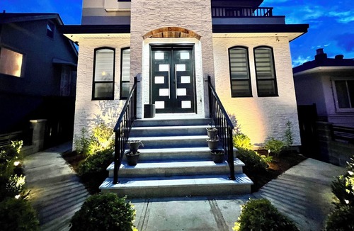 Renfrew-Collingwood Apartment | Rupert House