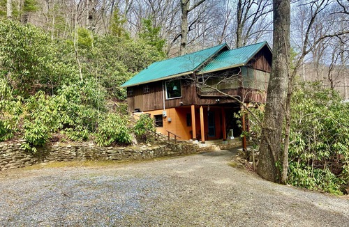 Black Mountain Cabin | Rustic 1940's Appalachian Summer Cabin w/hot tub - Black Mountain