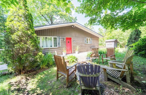 St-Adolphe-d'Howard House | Rustic Chic Chalet Spa, Firepit, Near Lake Access