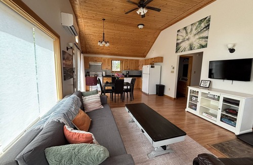 Smiths Corner Cottage | Rustic Cottage in Falls Lake With Hot Tub - Partridge Perch