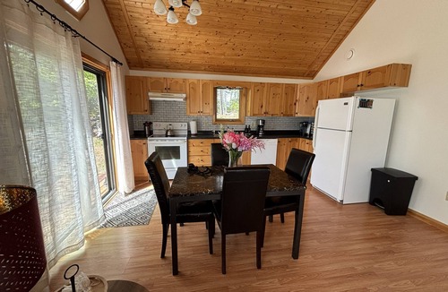 Smiths Corner Cottage | Rustic Cottage in Falls Lake With Hot Tub - Partridge Perch
