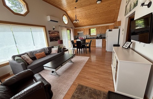 Smiths Corner Cottage | Rustic Cottage in Falls Lake With Hot Tub - Partridge Perch