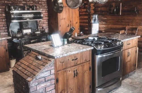 Spruce View Cabin | Rustic Log Cabin - Nestled in the trees perfect for privacy. A retreat awaits :)