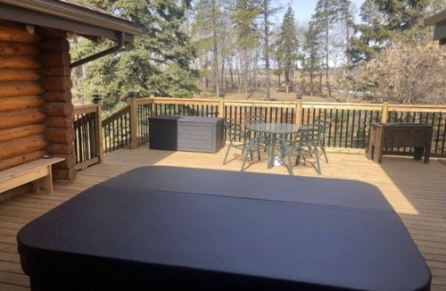 Spruce View Cabin | Rustic Log Cabin - Nestled in the trees perfect for privacy. A retreat awaits :)